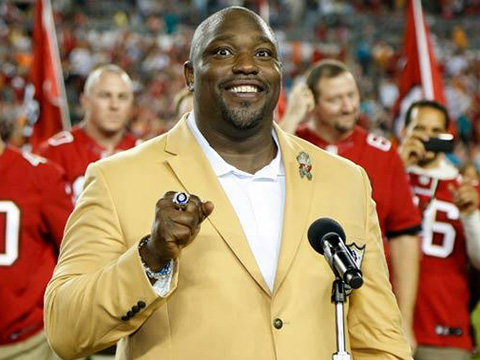 Warren Sapp with his 2013 Hall of Fame Ring